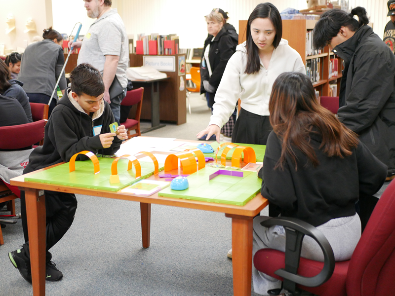 Learning with teachers at the day of code event.